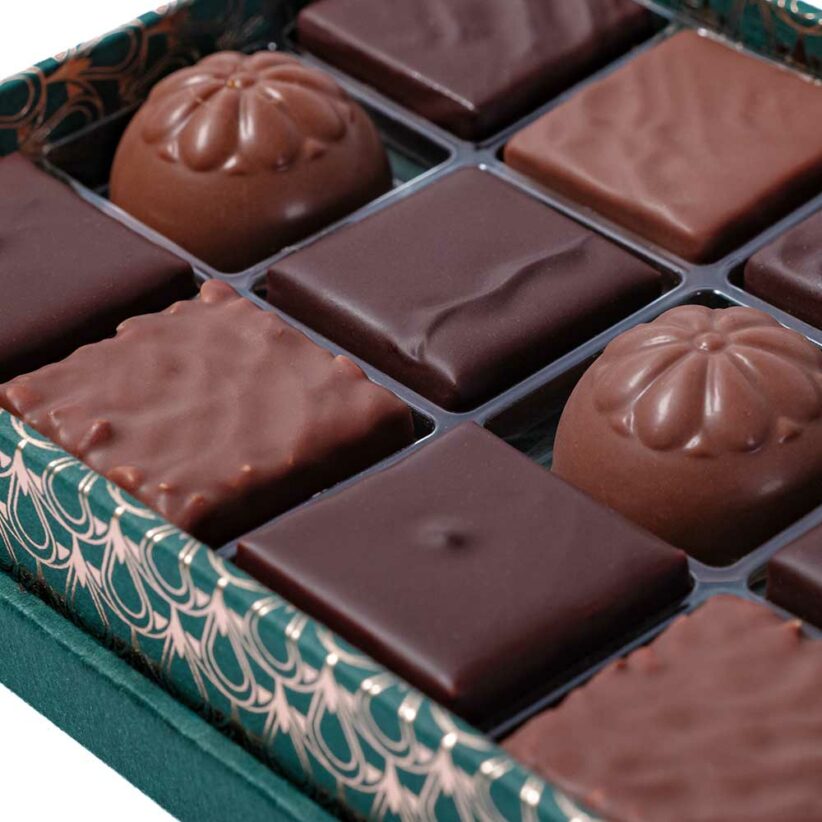 Box of Nina Métayer dark and milk chocolates