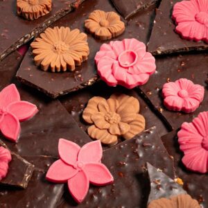 Flowery chocolate's crisp by Nina Métayer