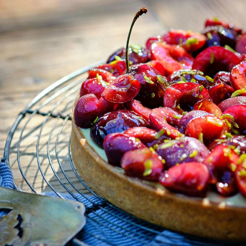 Cherries pistachio tart by Nina Métayer