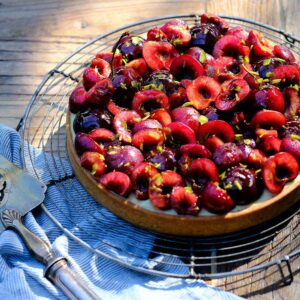 Cherries pistachio tart by Nina Métayer
