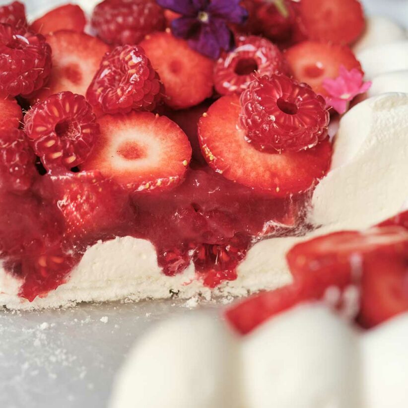 Strawberry and raspberry pavlova by Nina Métayer