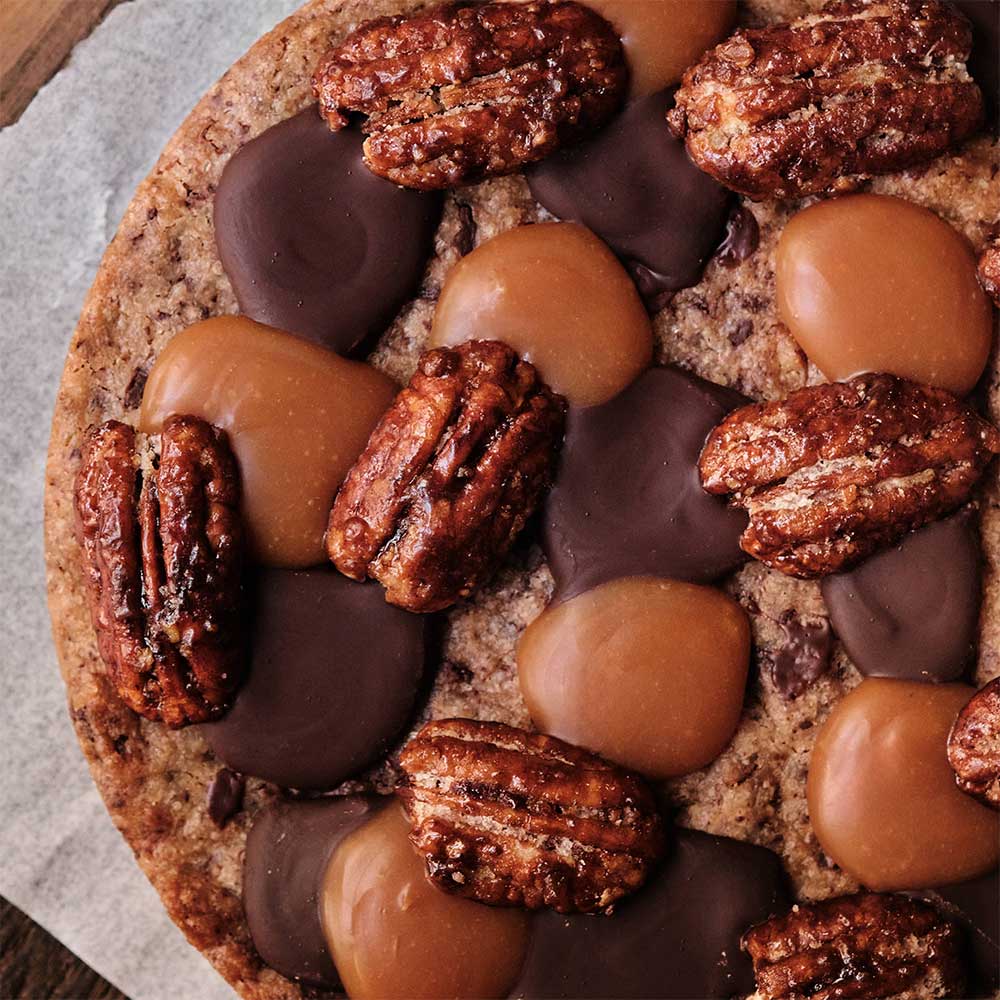 Caramel pecan cookie by Nina Métayer