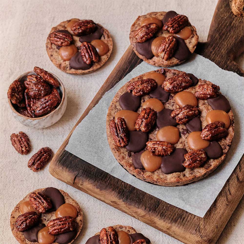 Caramel pecan cookie by Nina Métayer