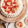 Pavlova poire pamplemousse par Nina Métayer