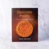 Livre en langue anglaise : Delicate Pastry Livre en langue anglaise : Delicate Pastry